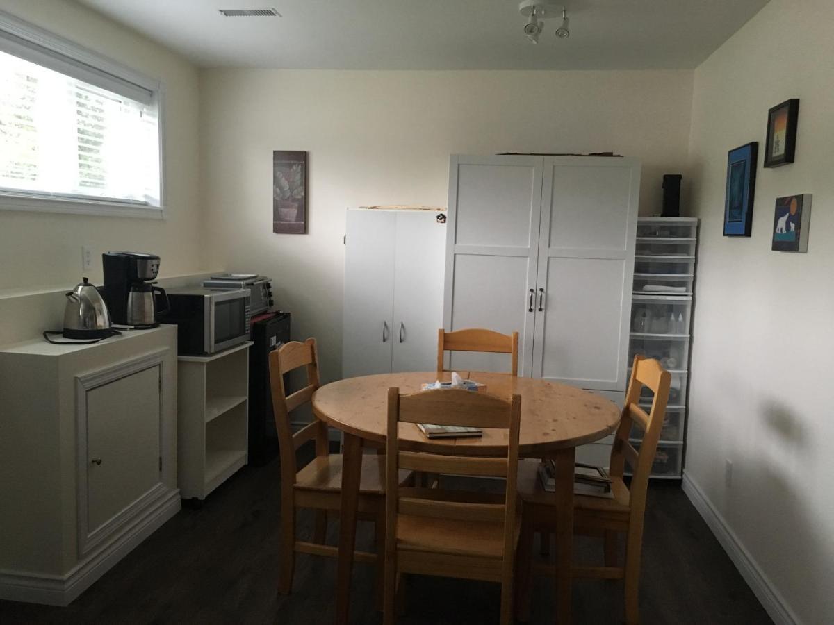 Polar Nights Bed and Breakfast Yellowknife Exterior foto